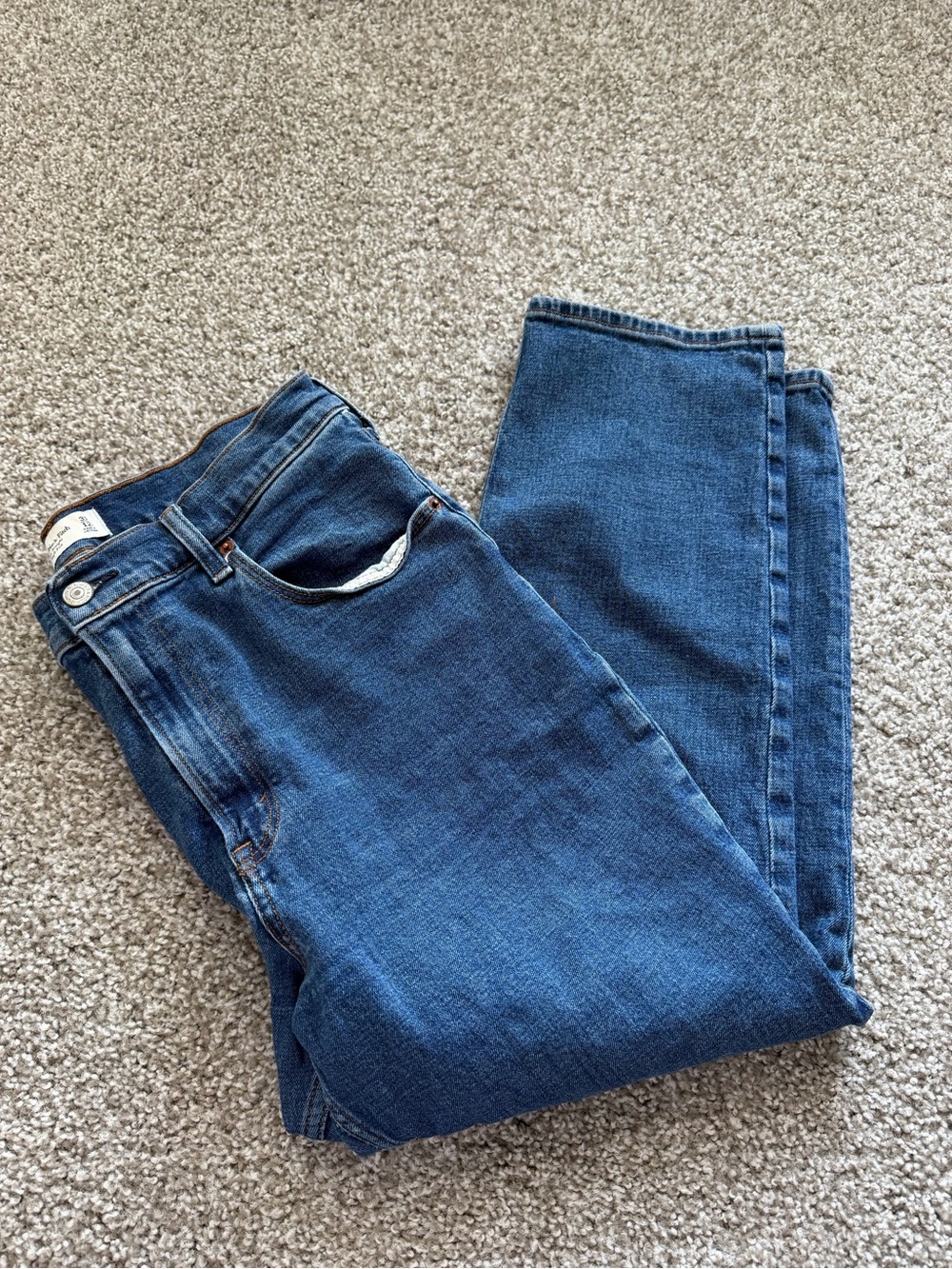 Abercrombie & Fitch Straight-Leg Dark Blue Women’s Jeans